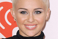 Miley-cyrus-icy-cool-makeup-side
